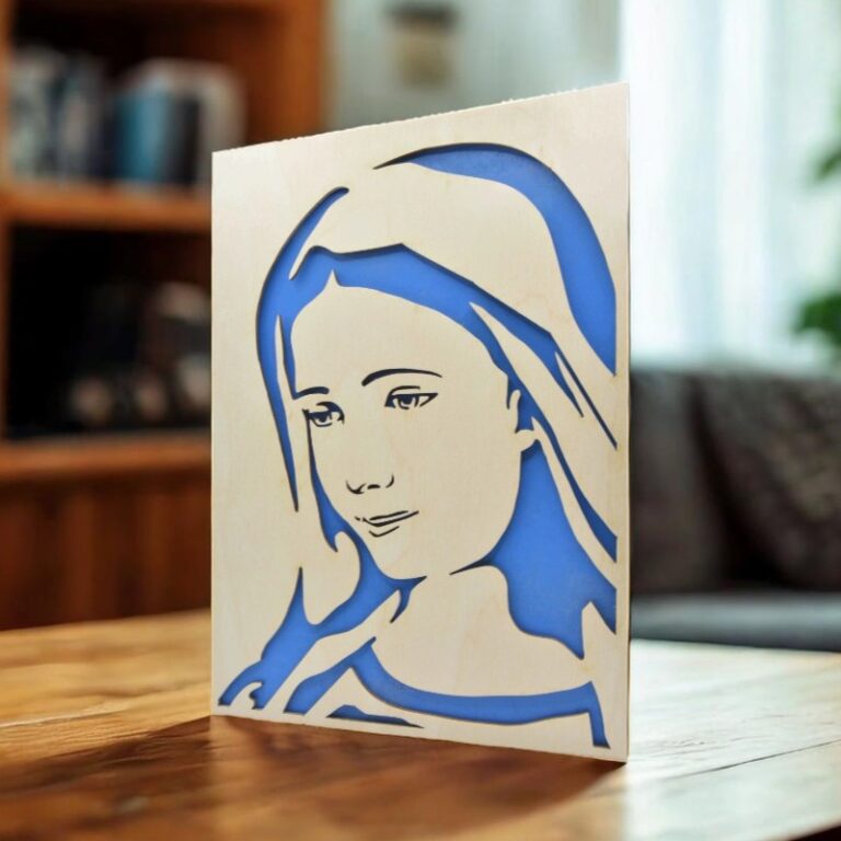 Vyřezávaný dřevěný obraz Matky Boží s Ježíšem