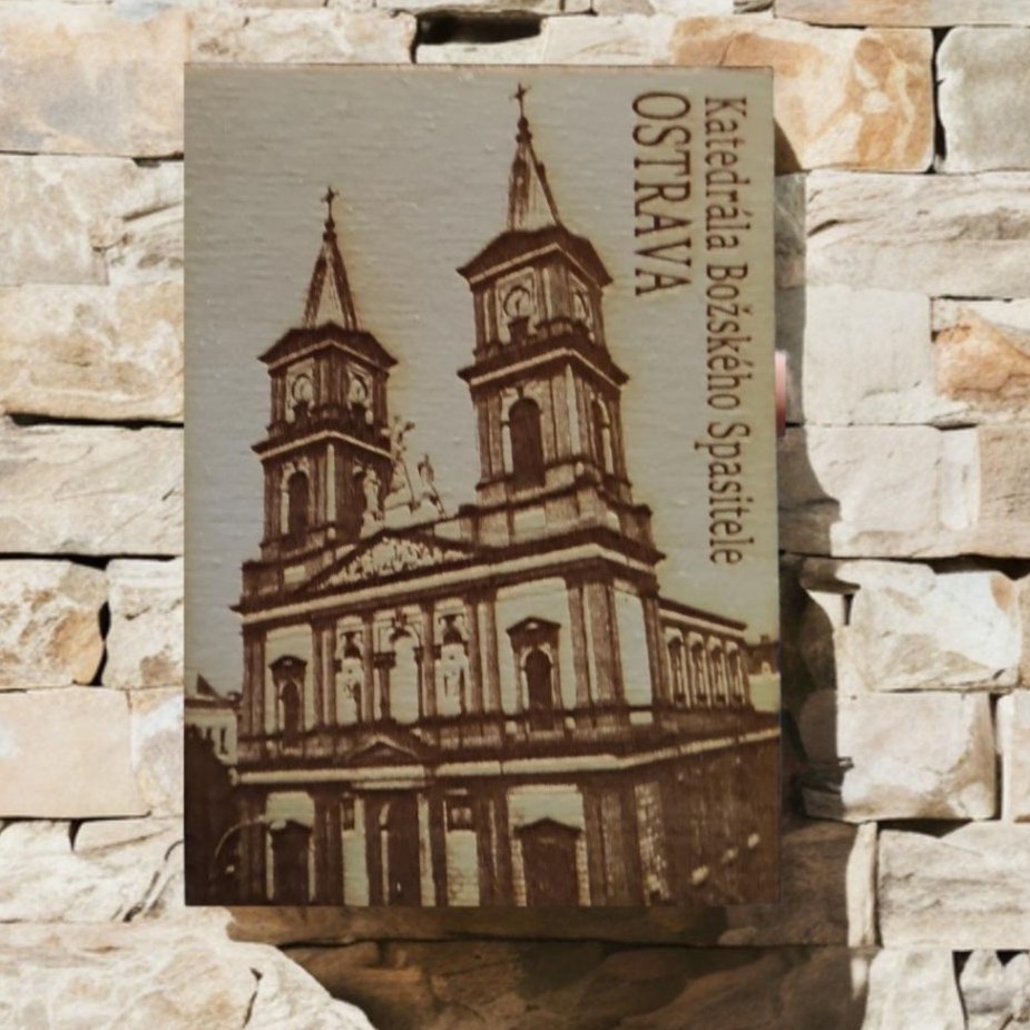 Gravírovaná fotografie na míru - fotografie do dřeva - Ostrava - kostel
