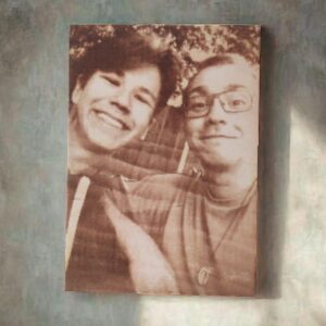 Dřevěná fotografie dvou kamarádu - gravírovaná