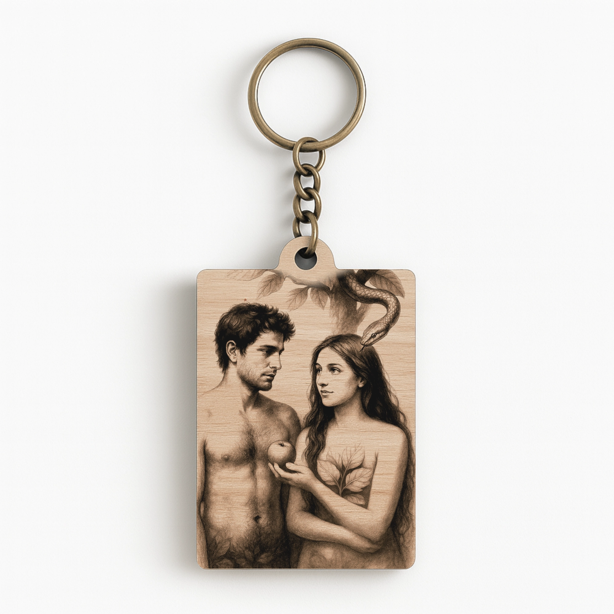 Dřevěná klíčenka s gravírovaným motivem Adama a Evy a hadem.