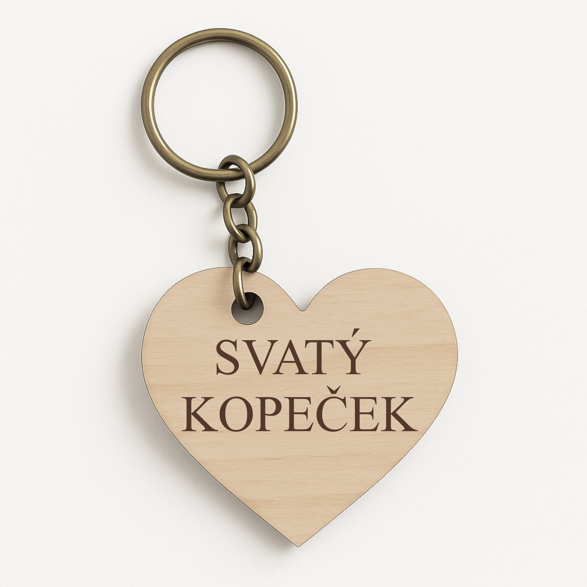 Dřevěná klíčenka Svatý Kopeček z bukové překližky se srdcovým tvarem a jemně gravírovaným názvem poutního místa