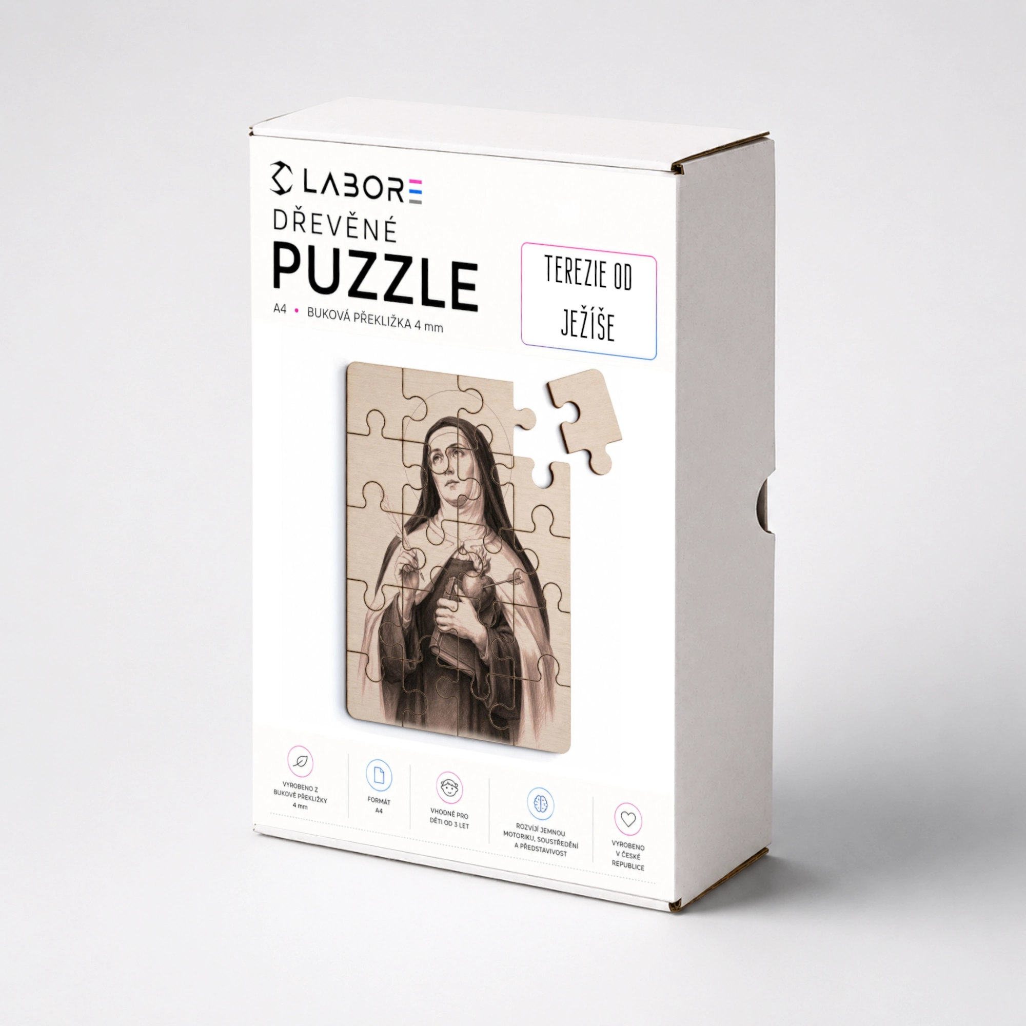 Dřevěné puzzle s motivem sv. Terezie z Avily uložené v elegantní bílé dárkové krabici. Po složení vznikne detailní obraz slavné španělské světice s knihou, perem a planoucím srdcem probodeným šípem, které připomíná její mystické sjednocení s Bohem. Puzzle z kvalitní bukové překližky rozvíjí jemnou motoriku, soustředění a zároveň přibližuje život jedné z nejvýznamnějších postav katolické spirituality.