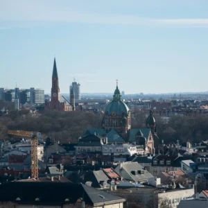 Panorama Mnichova s věžemi a kupolí kostela svatého Lukáše